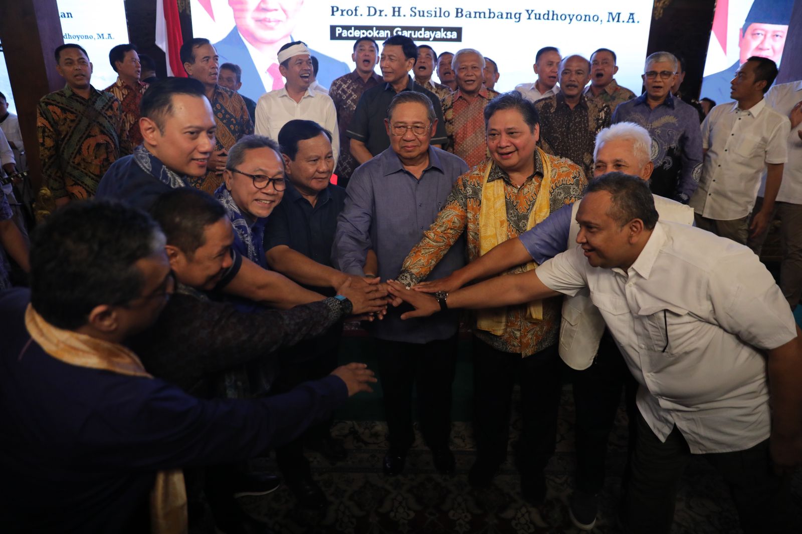 Prabowo Sapa AHY Penerus SBY dengan Candaan